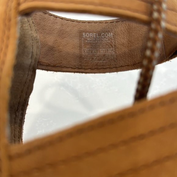 Never worn size 8.5 Sorel wedge sandal. - Picture 4 of 4